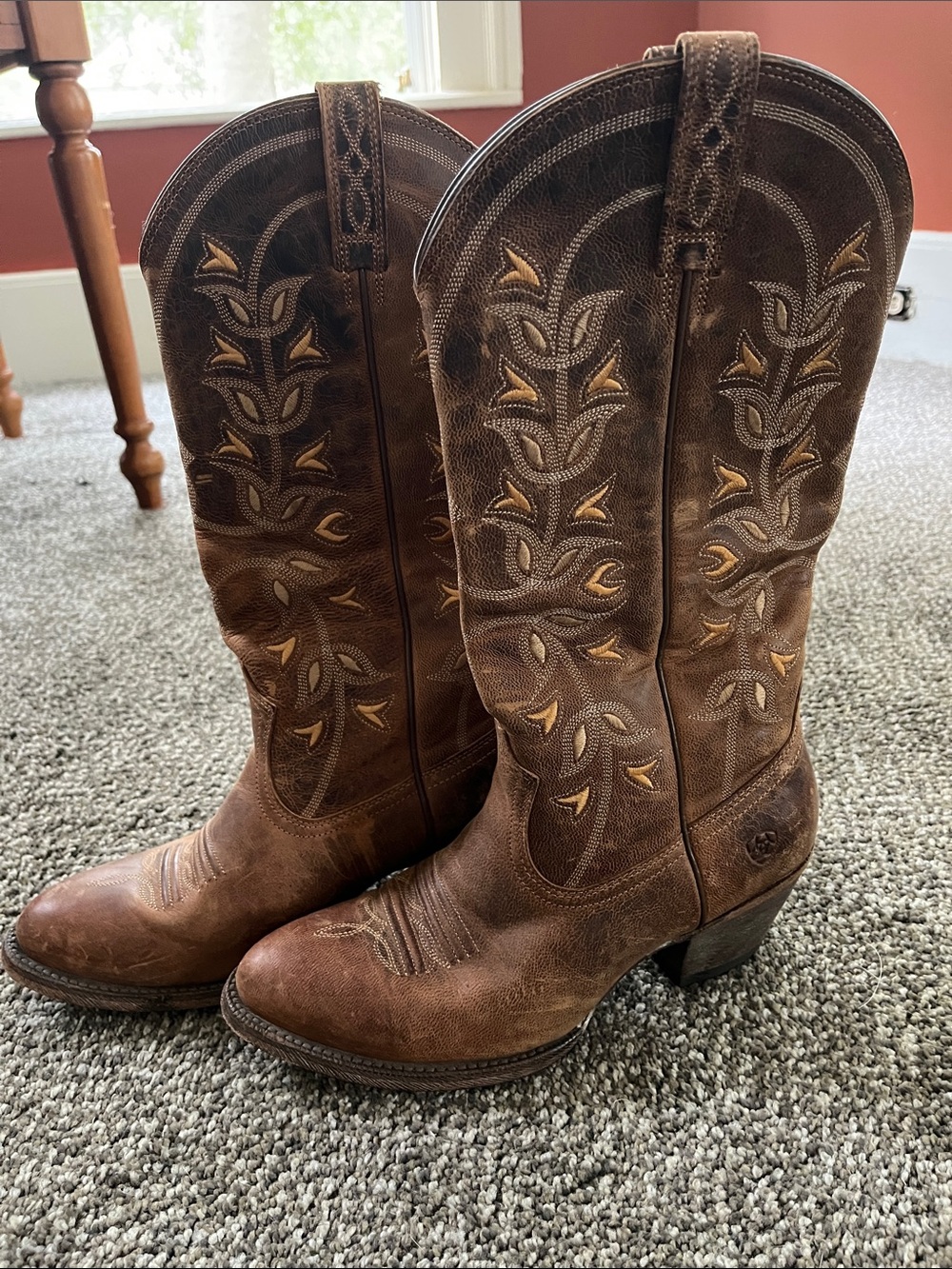 Ariat women’s boots 8.5